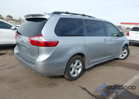 2019 Toyota Sienna Le 8 Passenger z USA, uszkodzony, nr VIN 5TDKZ3DC7KS969959